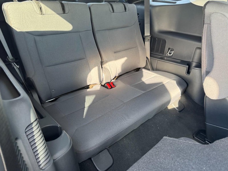 Ford Explorer Vehicle Image 06