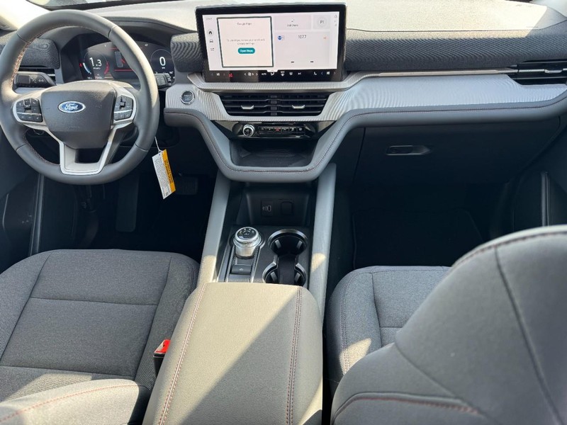 Ford Explorer Vehicle Image 07