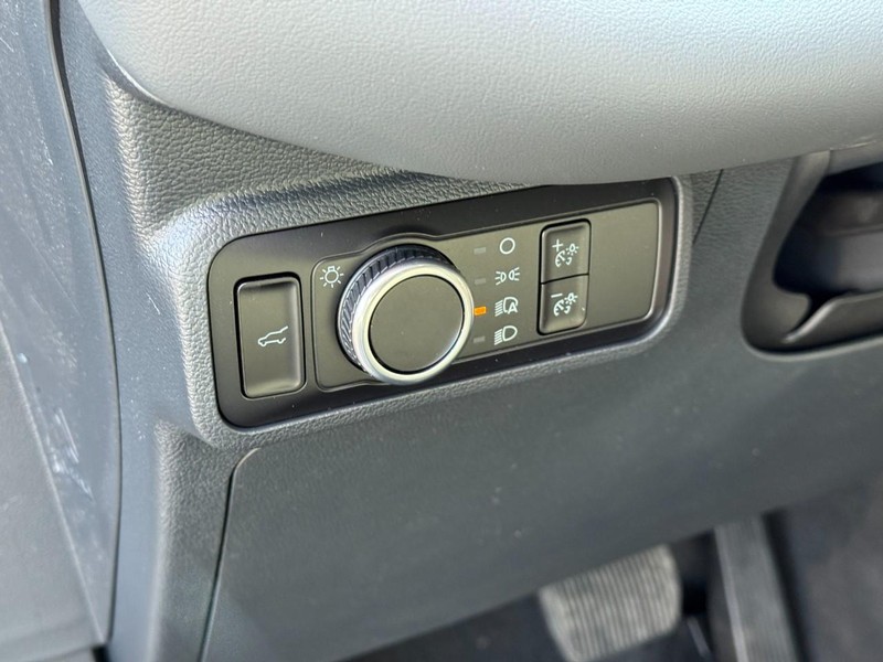 Ford Explorer Vehicle Image 11