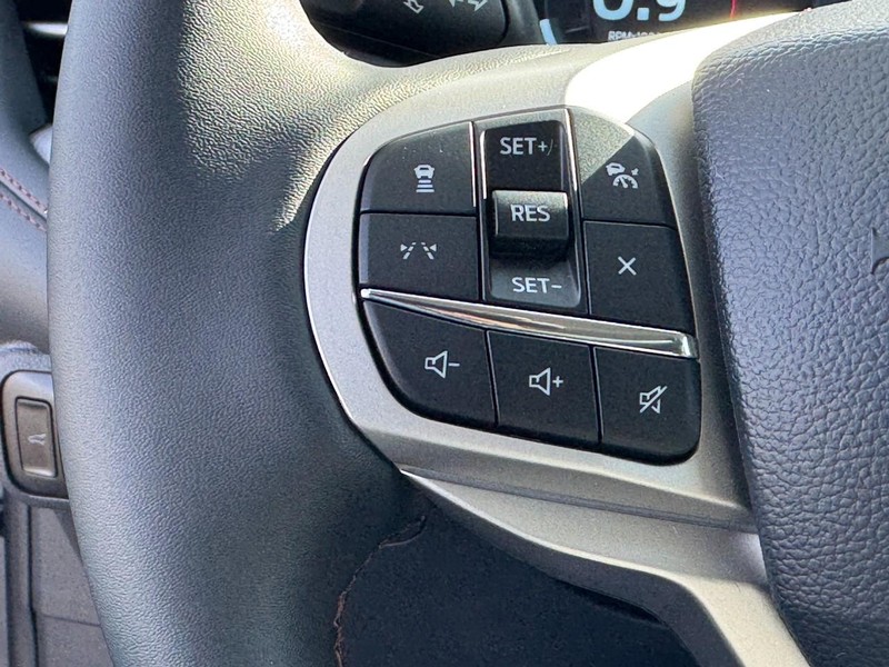 Ford Explorer Vehicle Image 12