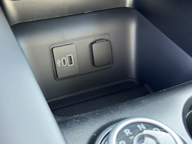 Ford Explorer Vehicle Image 14