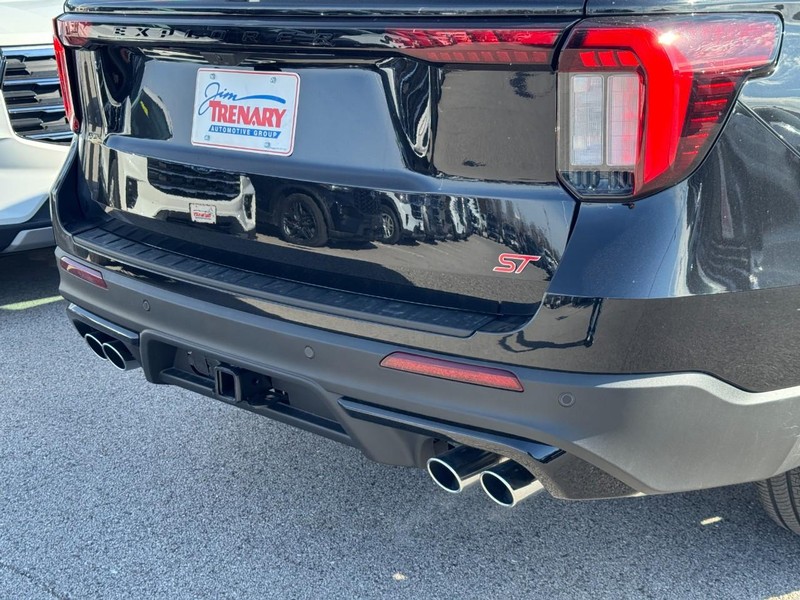 Ford Explorer Vehicle Image 04