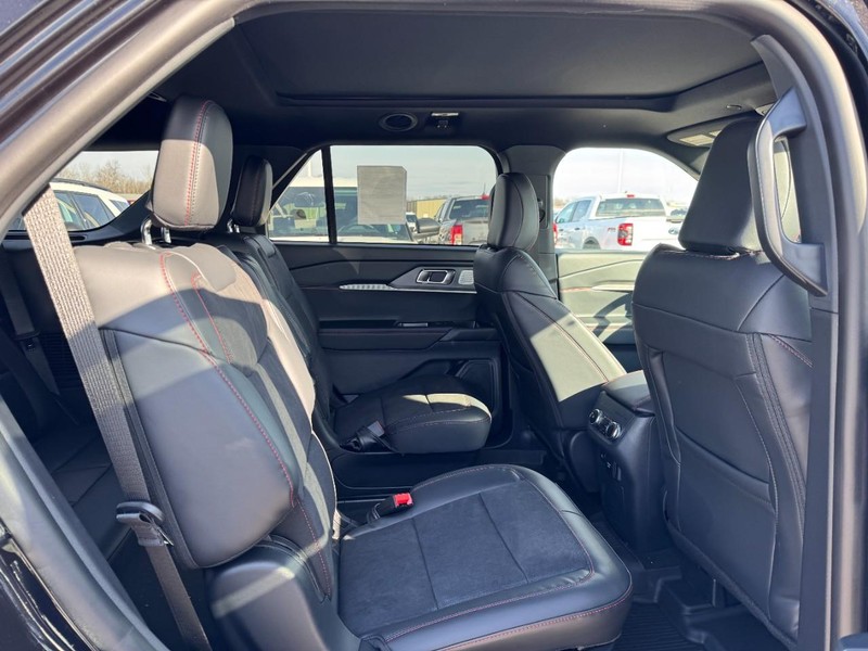 Ford Explorer Vehicle Image 06