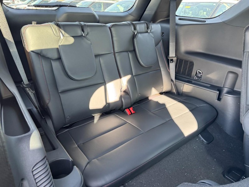 Ford Explorer Vehicle Image 07