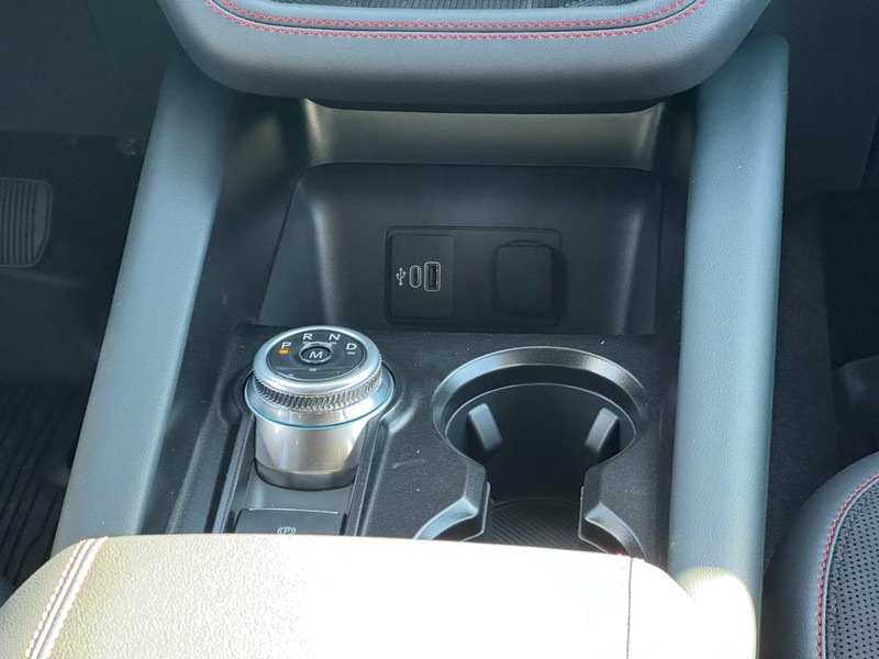 Ford Explorer Vehicle Image 11