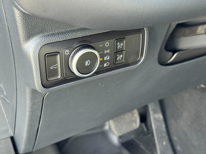 Ford Explorer Vehicle Image 16