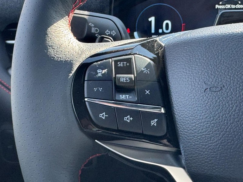 Ford Explorer Vehicle Image 17