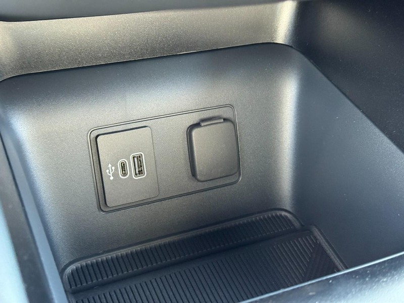 Ford Explorer Vehicle Image 19