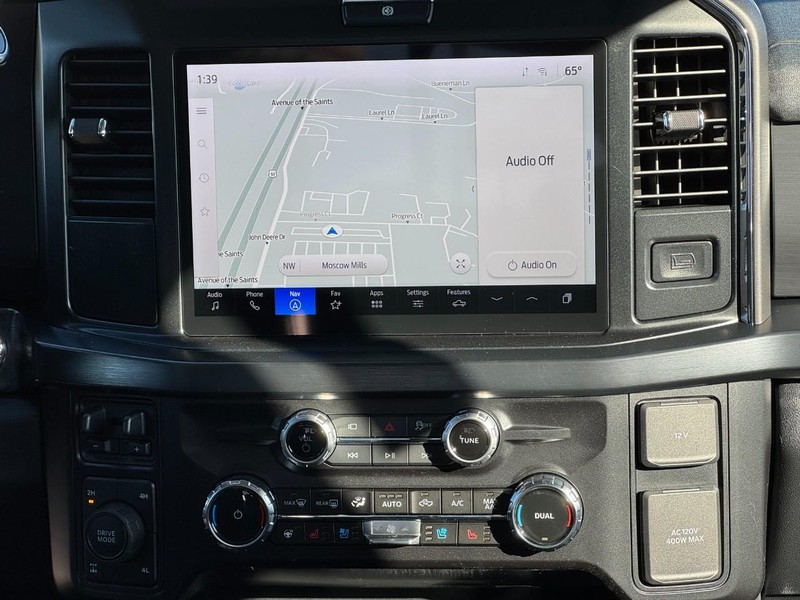 Ford Super Duty F-350 SRW Vehicle Full-screen Gallery Image 8