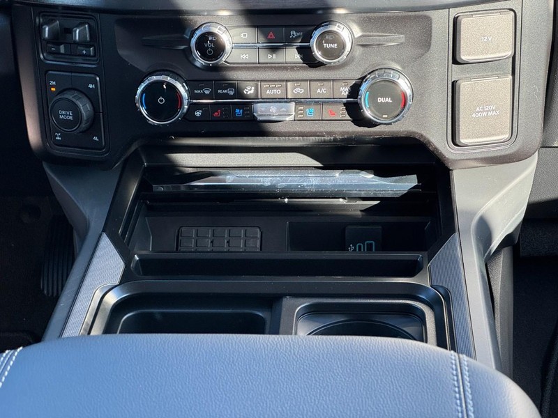 Ford Super Duty F-350 SRW Vehicle Full-screen Gallery Image 9