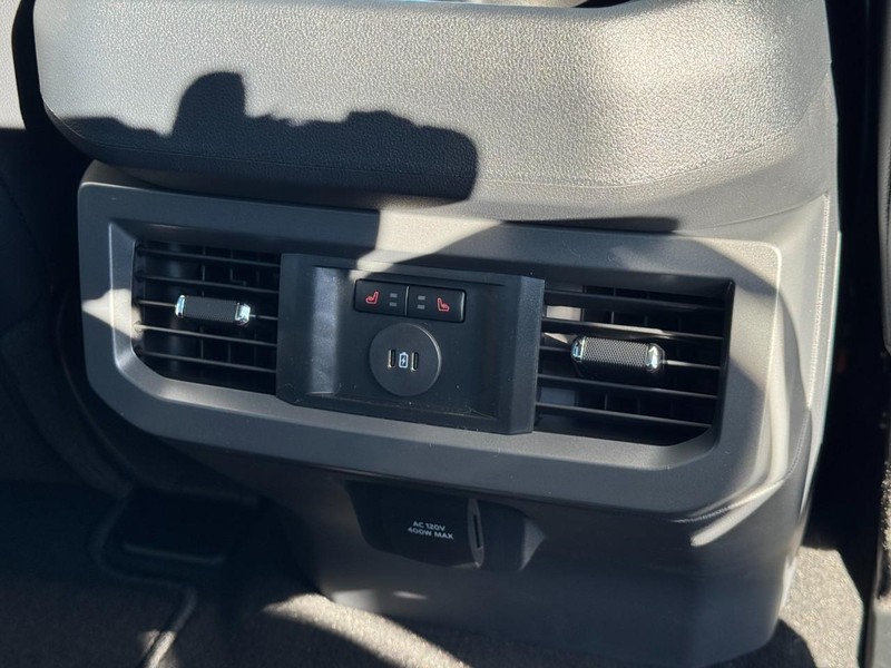 Ford Super Duty F-350 SRW Vehicle Full-screen Gallery Image 10