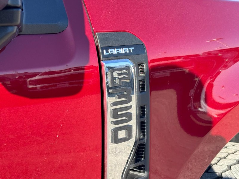 Ford Super Duty F-350 SRW Vehicle Full-screen Gallery Image 11