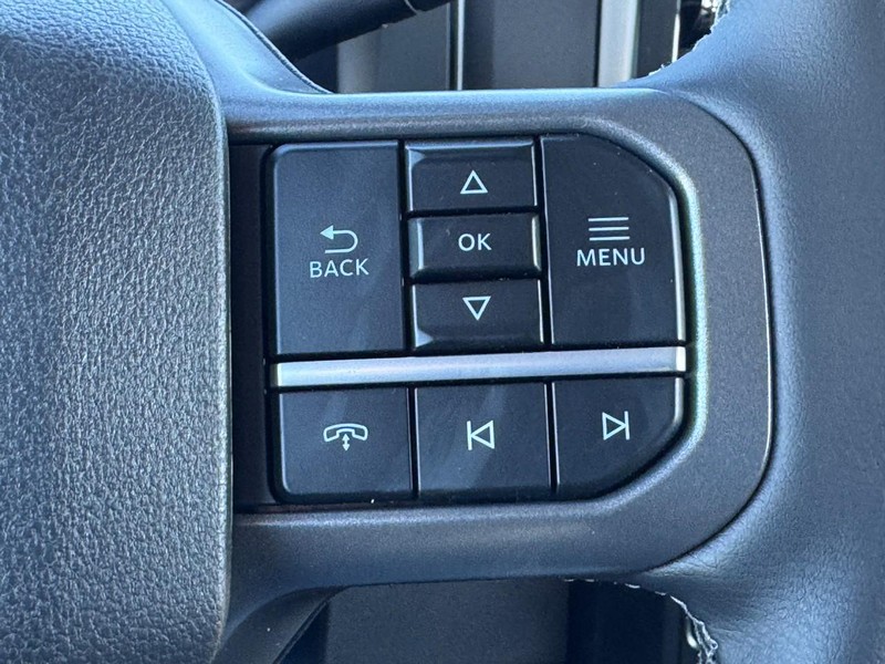 Ford Super Duty F-350 SRW Vehicle Full-screen Gallery Image 15