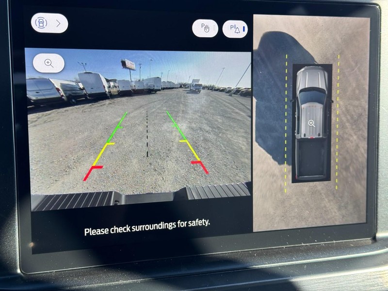 Ford Super Duty F-350 SRW Vehicle Full-screen Gallery Image 19