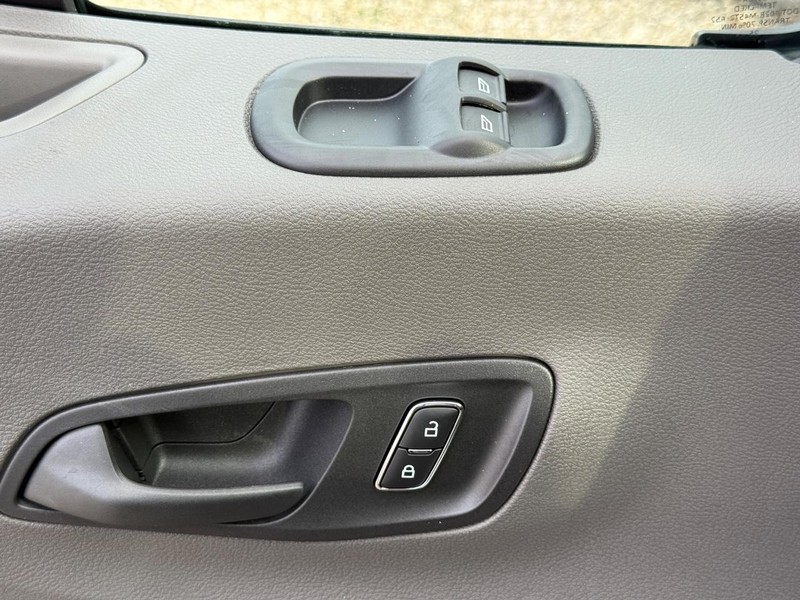 Ford Transit Cargo Van Vehicle Full-screen Gallery Image 17