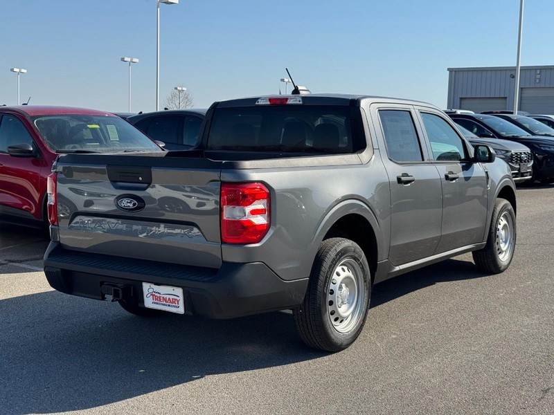 Ford Maverick Vehicle Full-screen Gallery Image 3