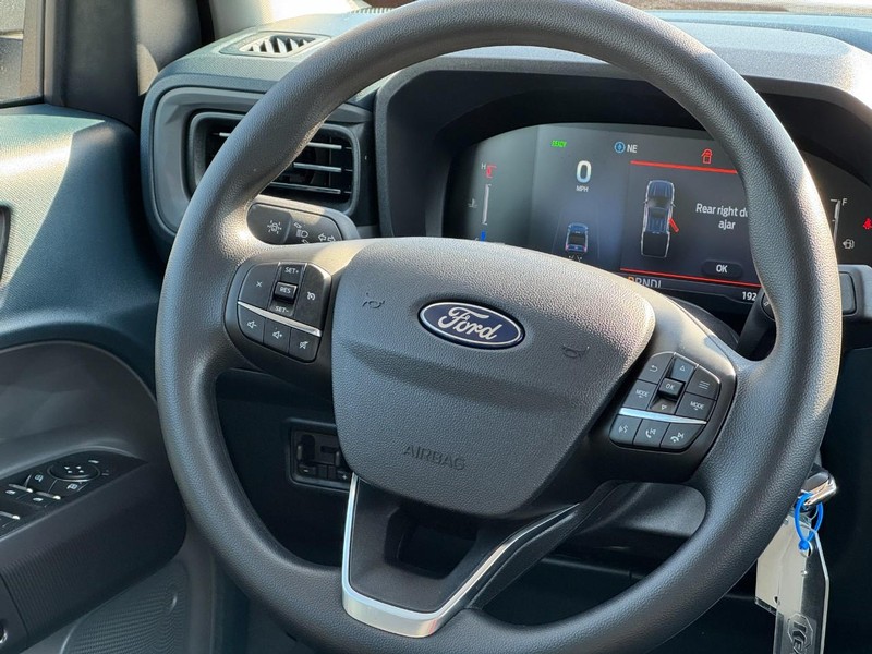 Ford Maverick Vehicle Full-screen Gallery Image 7