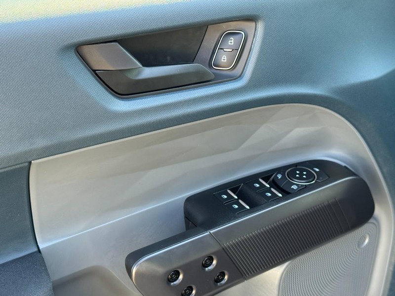 Ford Maverick Vehicle Full-screen Gallery Image 10