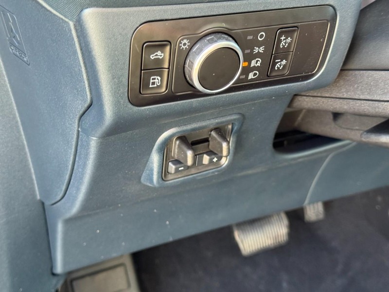 Ford Maverick Vehicle Full-screen Gallery Image 12