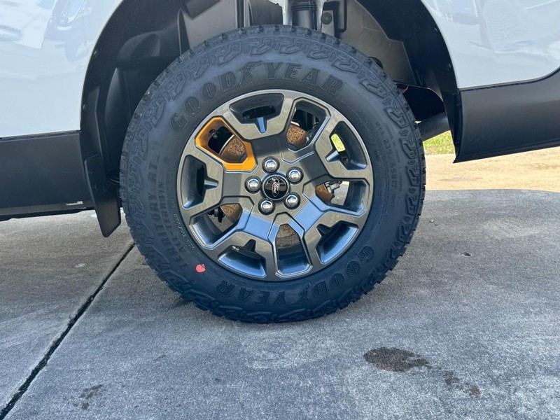 Ford Maverick Vehicle Image 06