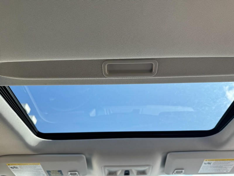 Ford Maverick Vehicle Image 10