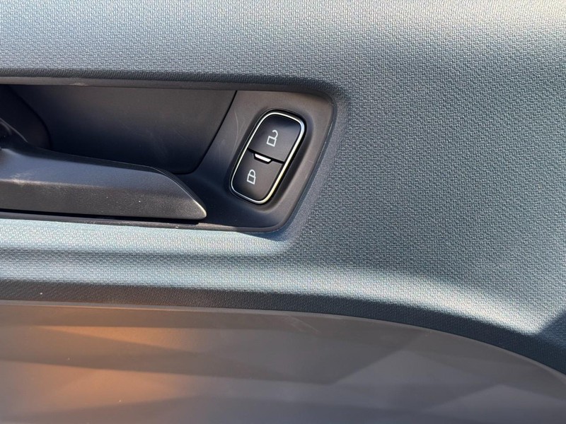 Ford Maverick Vehicle Image 16