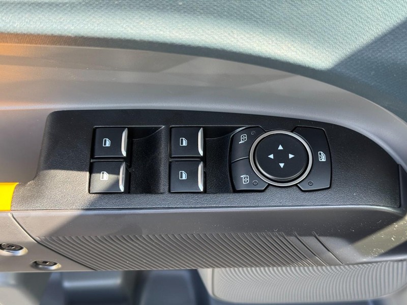 Ford Maverick Vehicle Image 17