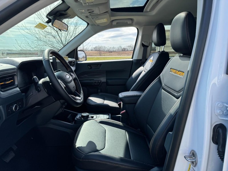 Ford Maverick Vehicle Image 18