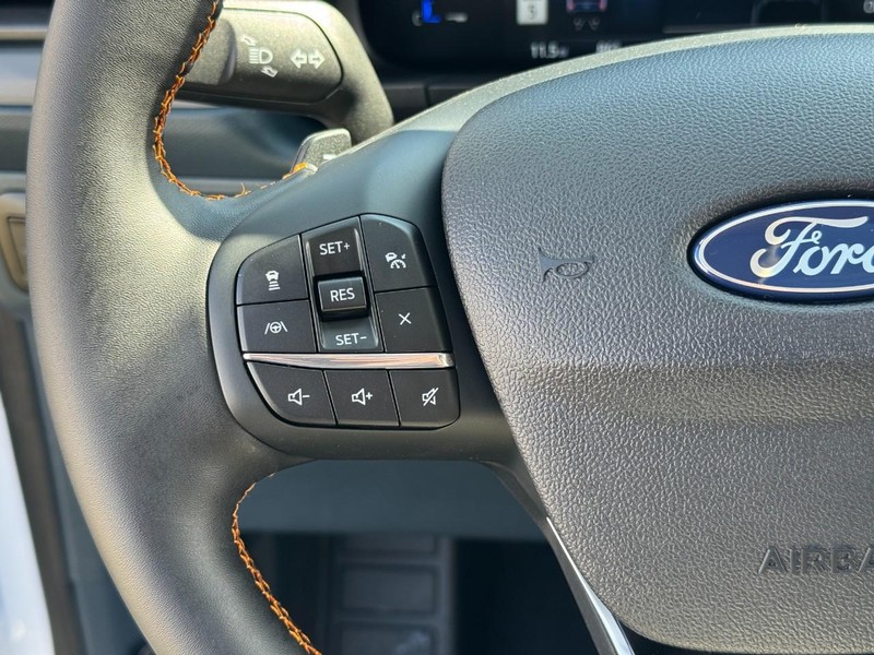 Ford Maverick Vehicle Image 22