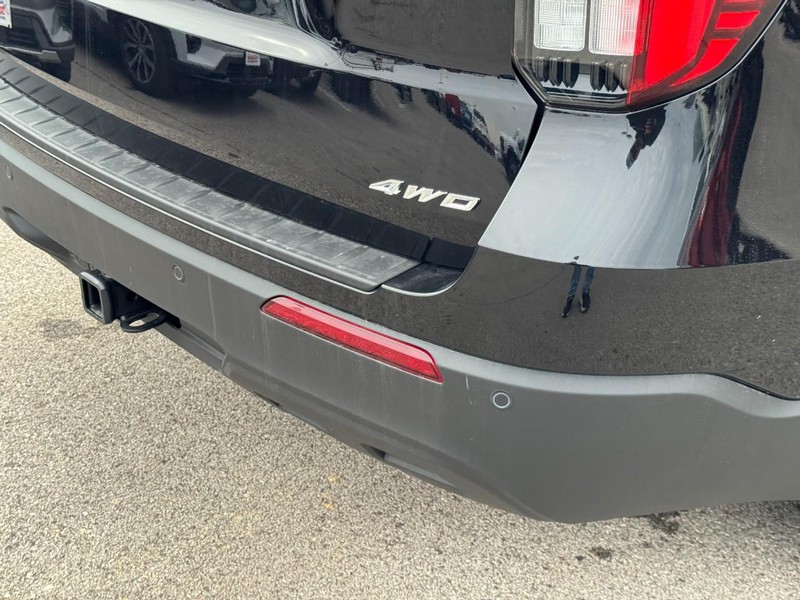 Ford Explorer Vehicle Image 04