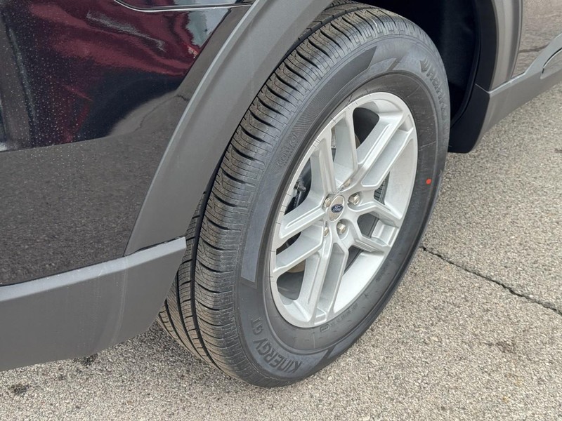 Ford Explorer Vehicle Image 05