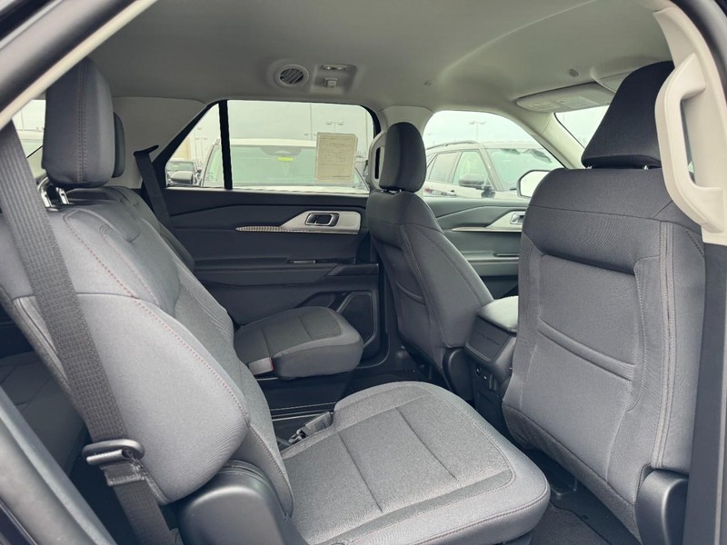 Ford Explorer Vehicle Image 06