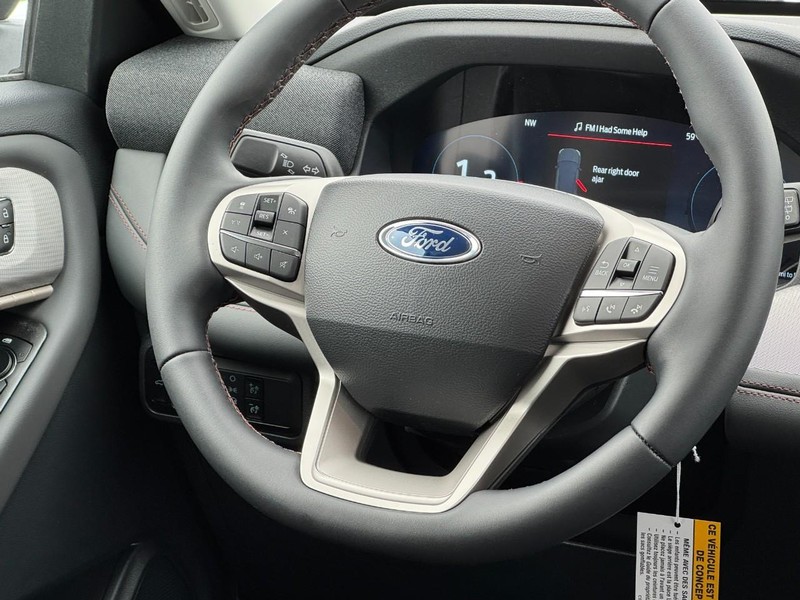 Ford Explorer Vehicle Image 09