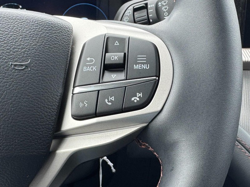 Ford Explorer Vehicle Image 16