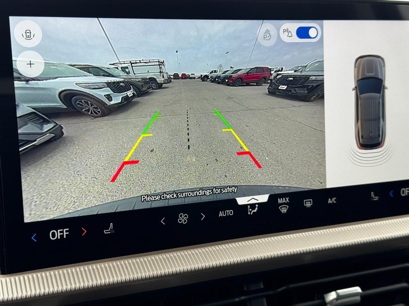 Ford Explorer Vehicle Image 18