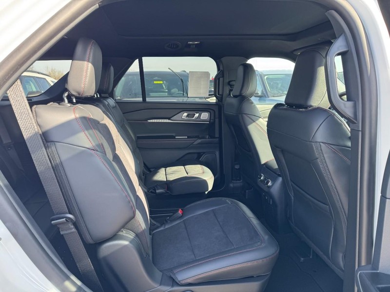 Ford Explorer Vehicle Image 05