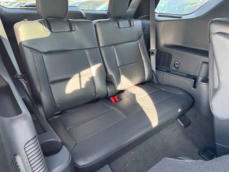 Ford Explorer Vehicle Image 06