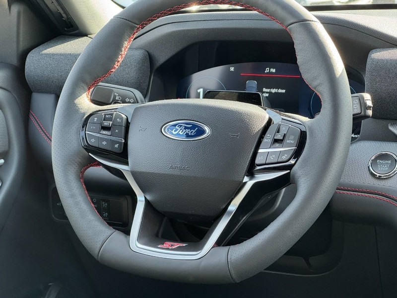 Ford Explorer Vehicle Image 08