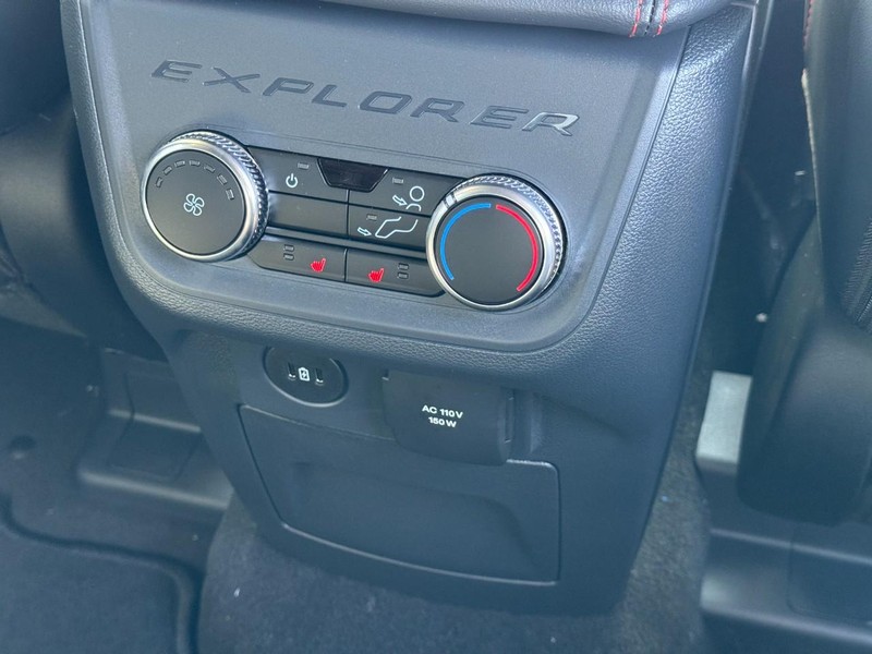 Ford Explorer Vehicle Image 11