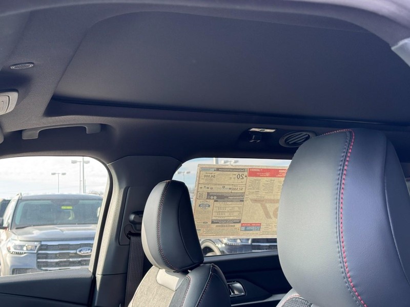 Ford Explorer Vehicle Image 12