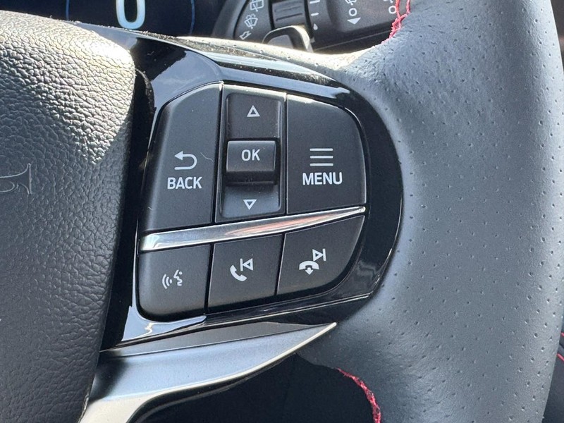 Ford Explorer Vehicle Image 17