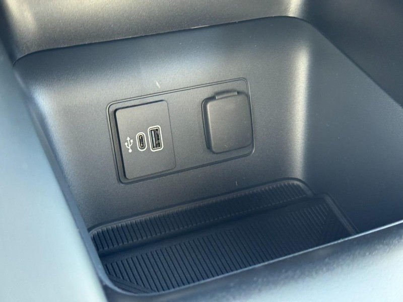 Ford Explorer Vehicle Image 18