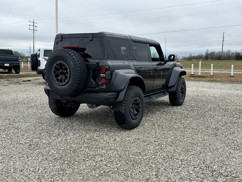 Ford Bronco Vehicle Full-screen Gallery Image 3
