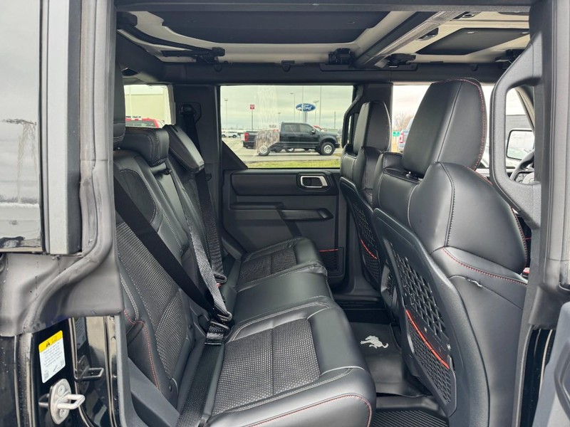 Ford Bronco Vehicle Full-screen Gallery Image 9