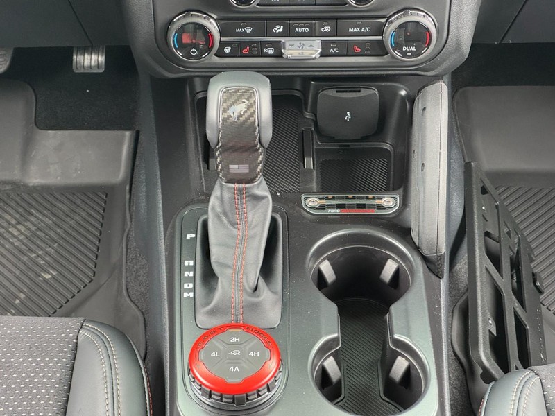 Ford Bronco Vehicle Full-screen Gallery Image 13