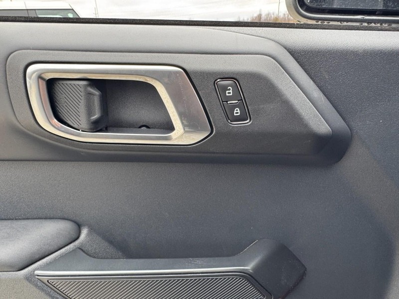 Ford Bronco Vehicle Full-screen Gallery Image 15