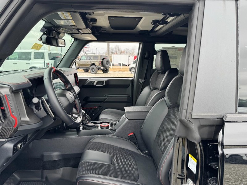 Ford Bronco Vehicle Full-screen Gallery Image 16