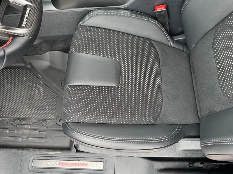 Ford Bronco Vehicle Full-screen Gallery Image 17