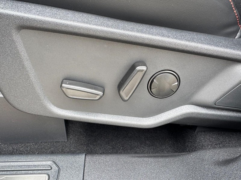 Ford Bronco Vehicle Full-screen Gallery Image 18