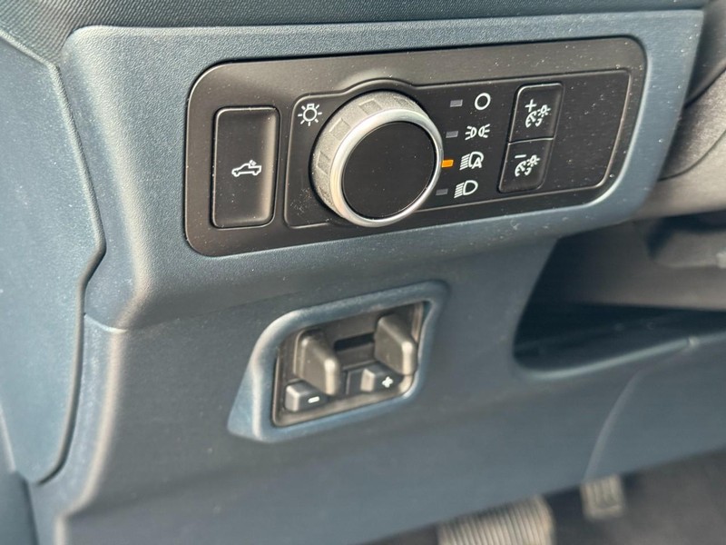 Ford Maverick Vehicle Image 13